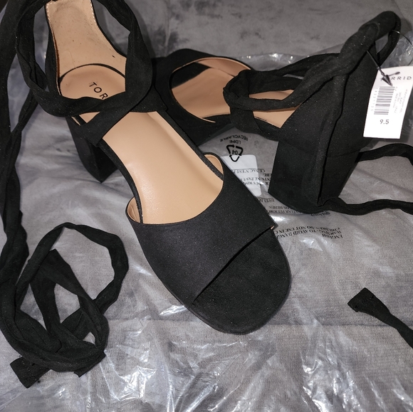 TORRID Heels Strappy Platform Tapered heels WW 9.5 Black NWT - Picture 12 of 13